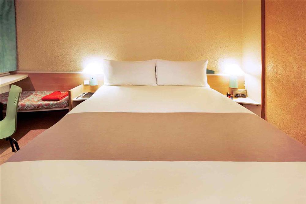 Ibis Lyon L'Isle D'Abeau Hotel Habitación foto